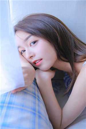 表白校花被拒，我和国民女神闪婚全文版