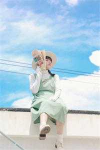 开局无限余额：神秘千金她美又飒