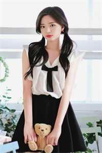 他的衣服里