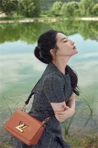 杨春泥吴秀娘《长篇小说福宝有粮仓，逃荒路上丰收忙杨春泥》完整版在线阅读_杨春泥吴秀娘完整版在线阅读