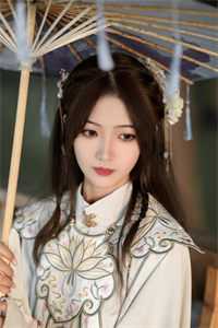 战场掏枪显圣，女帝跪舔买武器