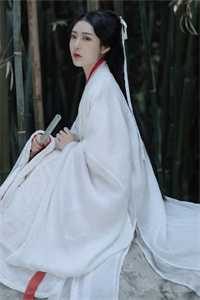 我难产诞下女儿后，老公抱着其他女人热吻申屠泽申屠